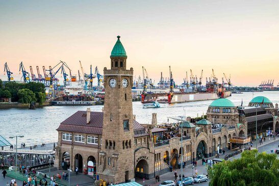 Hamburg und seine Werften und Häfen.